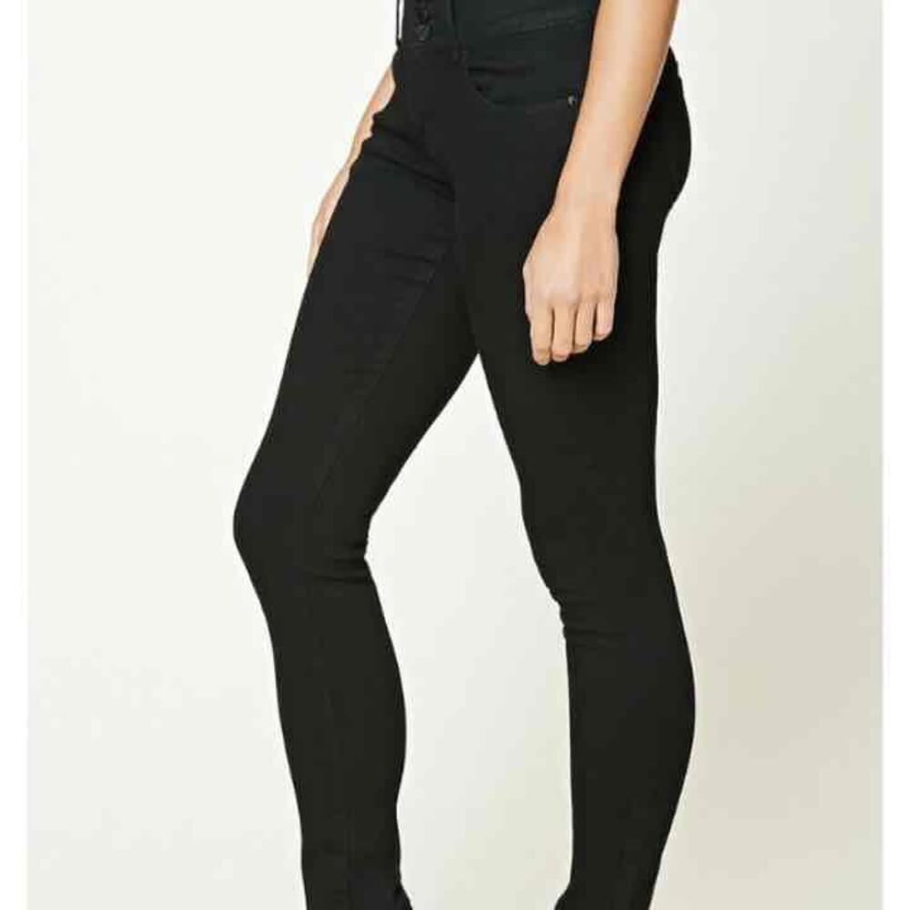 NWT F21 mid rise jeans (medium)